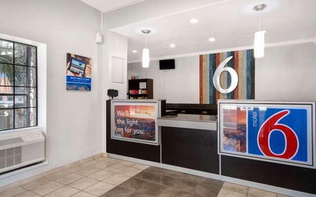 Motel 6 San Antonio, TX - Northwest Medical Center