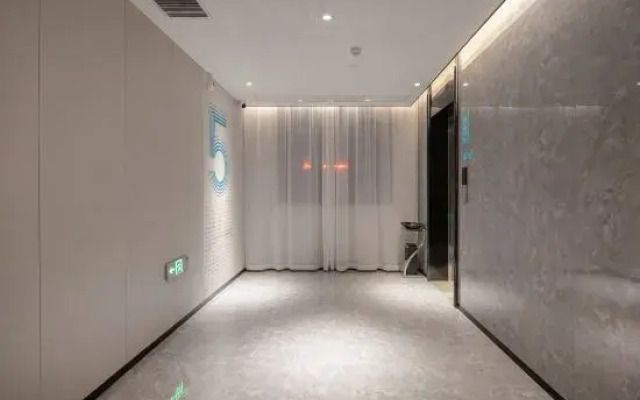 chengshibianjnanminzudaxuexixiangtakeyunzhandian