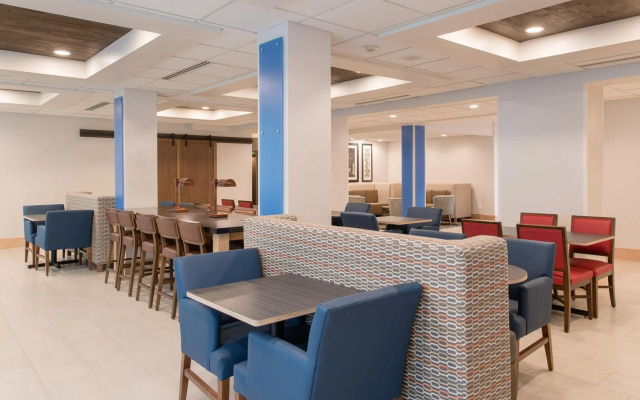 Holiday Inn Express & Suites Columbia-I-26 @ Harbison Blvd by IHG