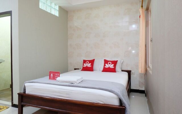 ZEN Rooms Basic D Rainbow near Royal Plaza