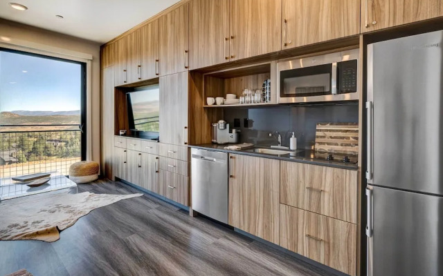 'love at Frost Sight' Park City Ski Condo w/ View!