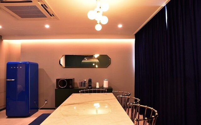 Unknown Hotel