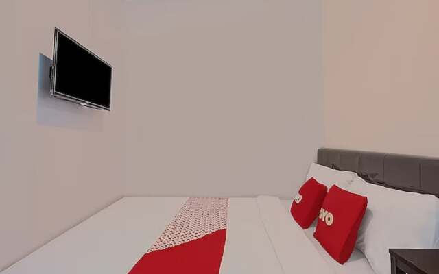 Sukomanunggal Inn by OYO Rooms