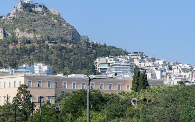 Lush Sapphire apt in the heart of Athens