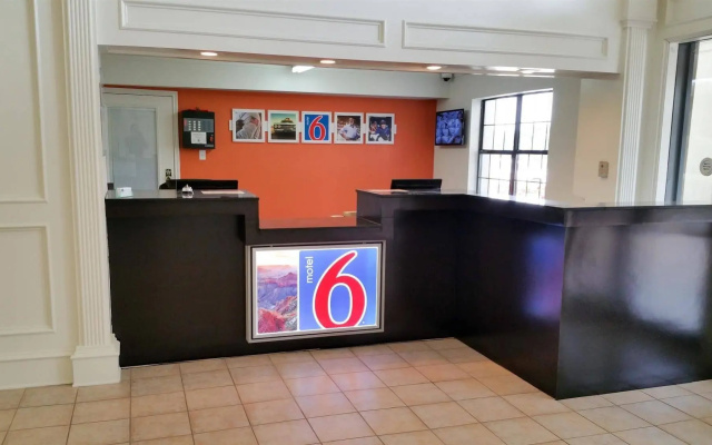 Motel 6 Palestine, TX