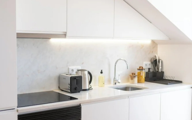 Sunny Lisbon Apartments by SoulPlaces