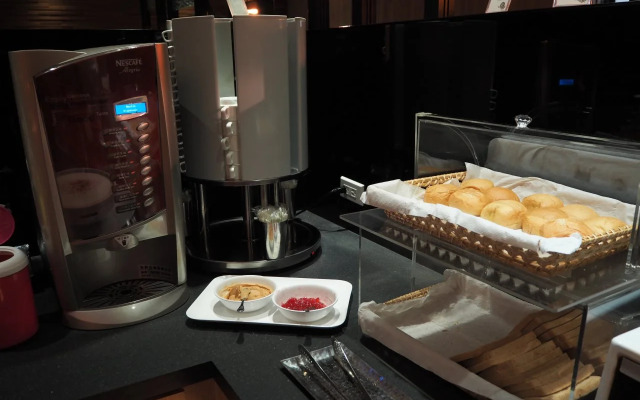 The Riverside Hotel International