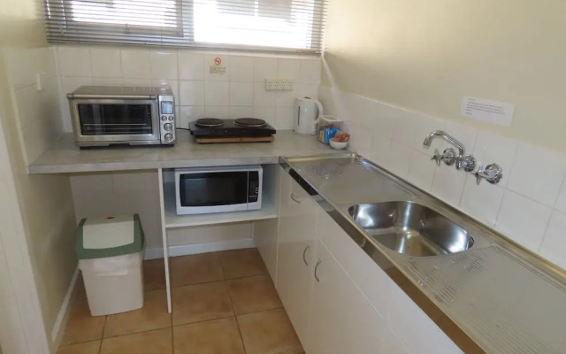 Emu Point Motel & Apartments