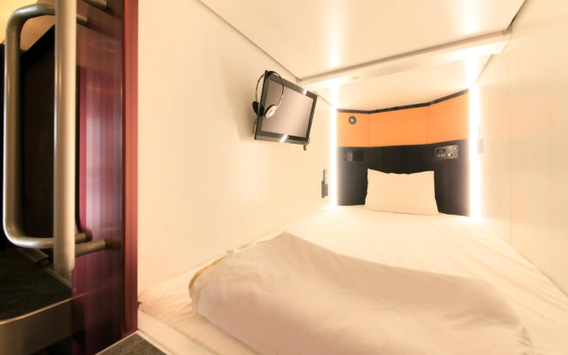 Ueno Station Hostel Oriental 1 - Caters to Men