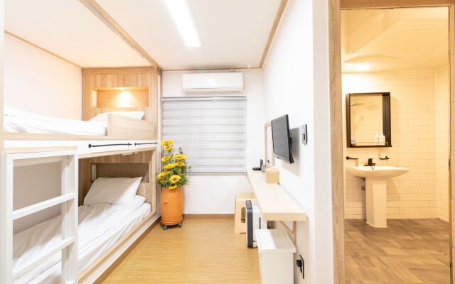 Huayuan House Hongdae - Hostel