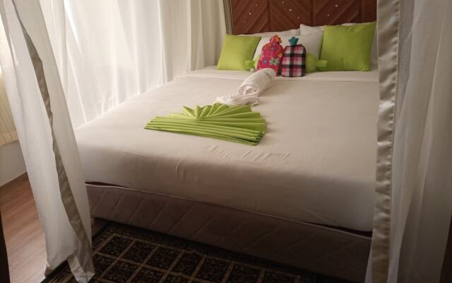 Sunshine Hotel