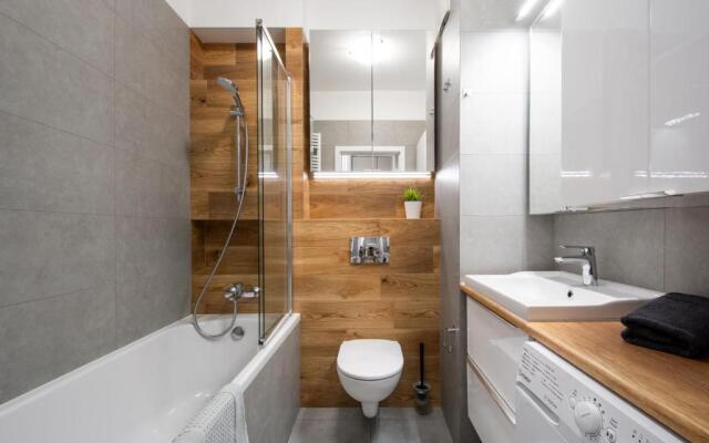 Warsaw Night Apartments Menica Residence