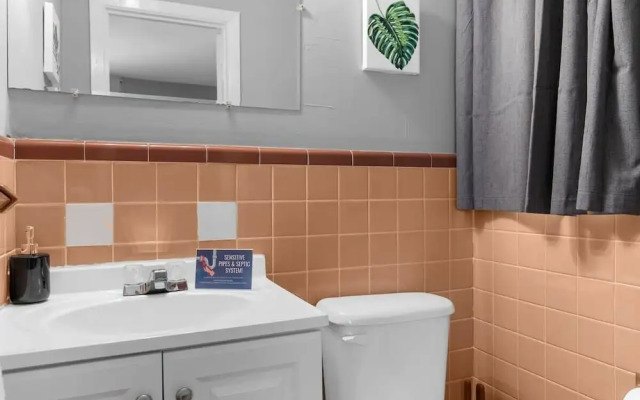 Broadmoor Bungalow - Unit A