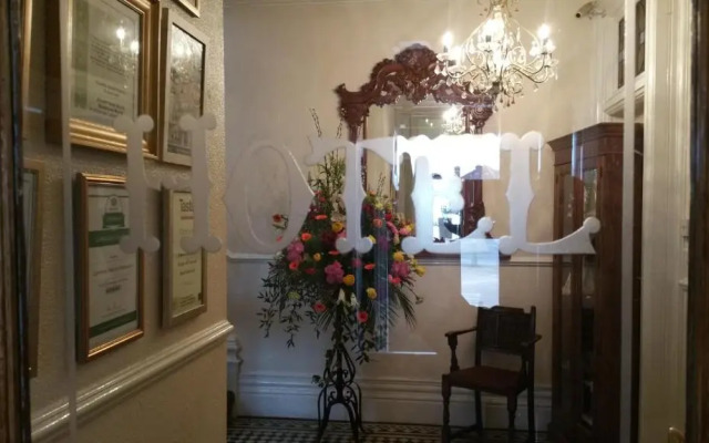 The Carre Arms Hotel