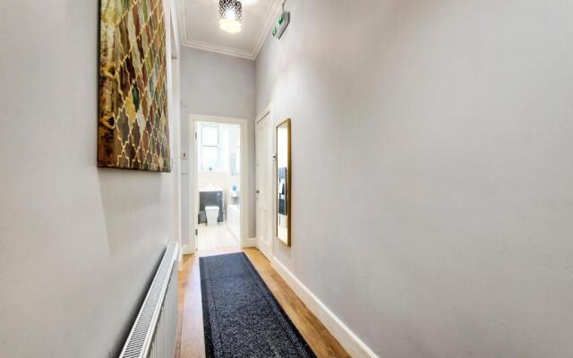 Edinburgh City Central Apartment Sleeps 6 Free Parking