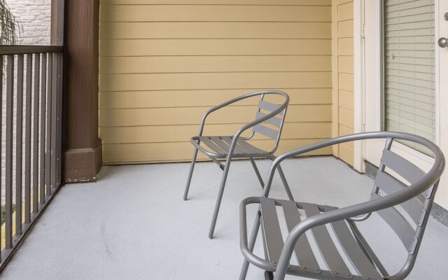Southside 1 BR Apt with Parking by Frontdesk