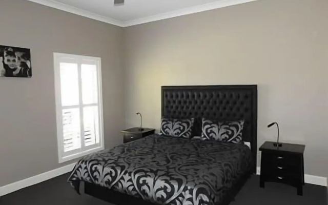 Barkly Suites Apartments