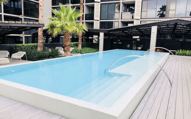 Level 8 Marvelous Apartment with pool access