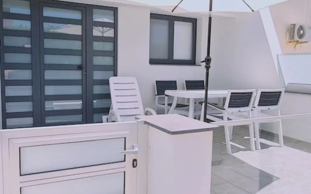 14 AN - 113 Nissi Twins Apartment