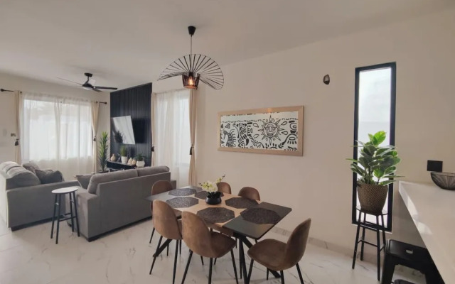 Beautiful 3bed 2bath new Home With Pool in Town