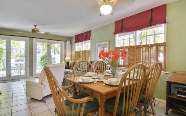 Linger Longer by Avantstay Key West Walkable Gated Community, Shared Pool Week Long Stays Only