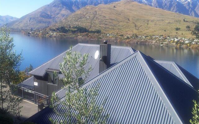 Amour Queenstown Bed and Breakfast