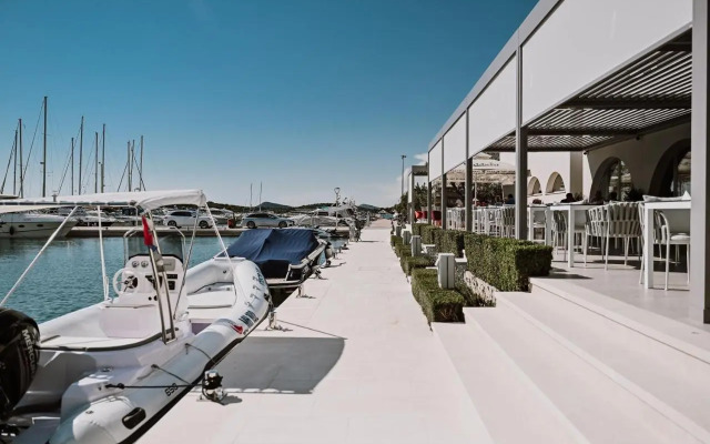 Hotel Stomorin-Marina Hramina