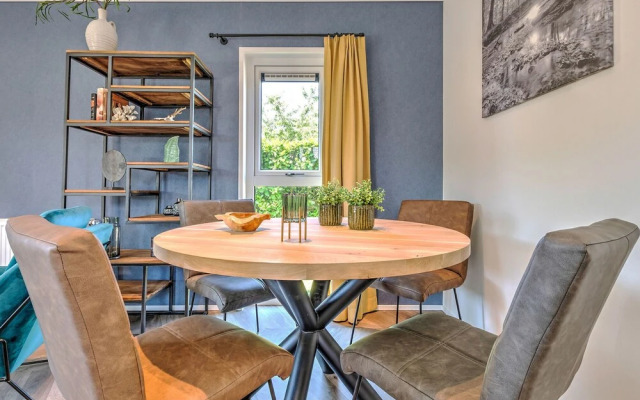 Beautiful Bungalow with Hot Tub in Kaatsheuvel