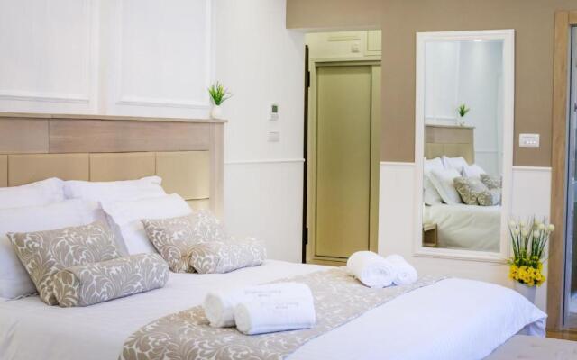 Peninsula Luxury Rooms