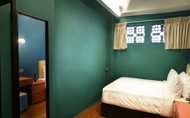 Dream Chaser Boutique Capsule Hotel
