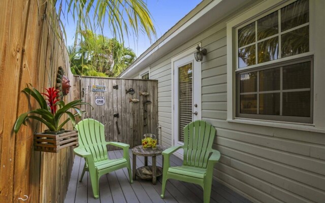 Paradise Palms by Avantstay Great Location w/ Outdoor Dining, BBQ Close to Higgs Beach Month Long Stays