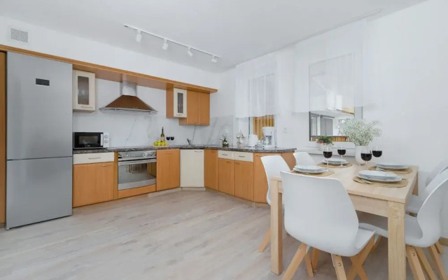 Droga na Bystre Zakopane by Renters