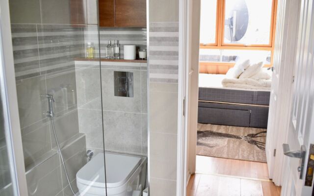 Lovely Flat in Brixton With Balcony