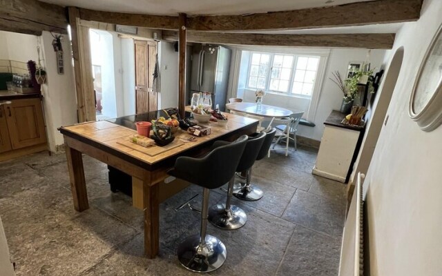 Lovely 5-bed House Near Ilminster and for Families