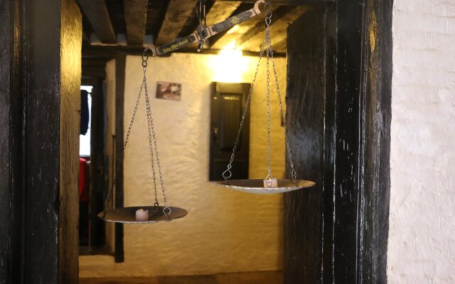 Hira Guest House