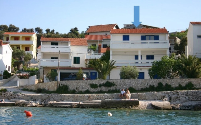 Modri Dragulj - With Pool - A1