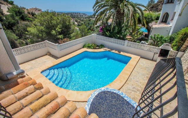 Linda - modern villa with splendid views in Benissa