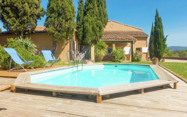 Stunning Holiday Home With Swimming Pool in Loupia