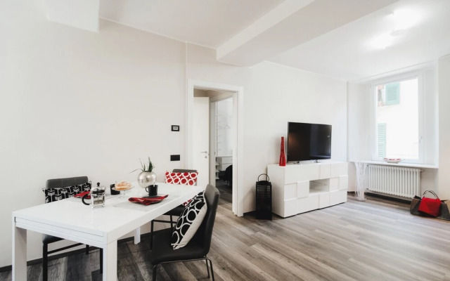 MyHomeInComo - Mc Julian Apartment