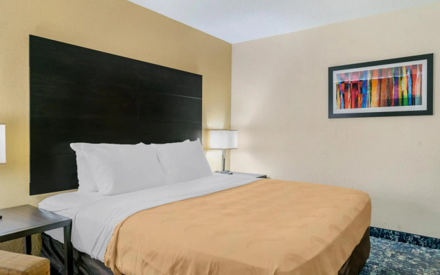 Quality Inn and Suites Livonia