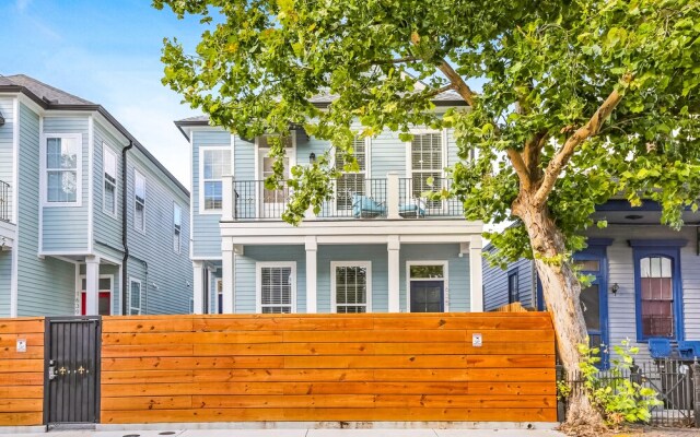 5 Bedroom Apartment near French Quarter by Hosteeva