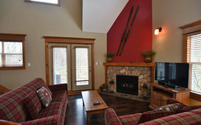 The Lodges at Blue Mountain - Historic Snowbridge Condos