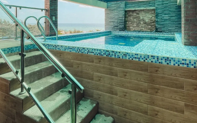 The Palms Resort & Bar