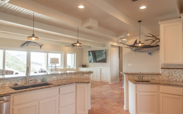 Salt and Horns - 4 Br Home