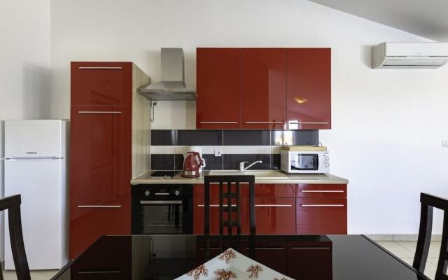 Comfort apartments with pool in Medulin