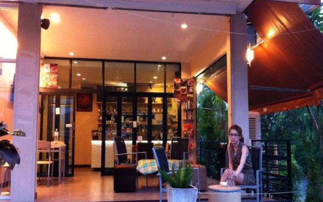 U Dee Room & Coffee
