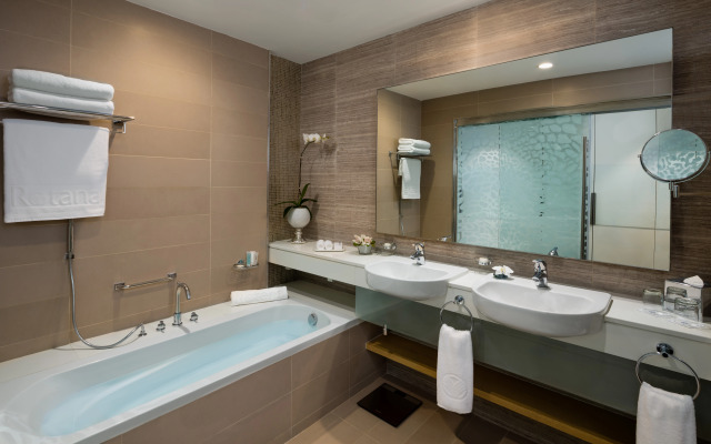 Beach Rotana Residences