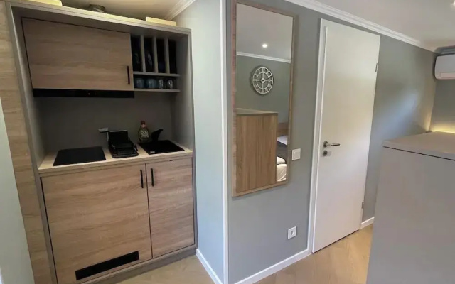 Five Studios - Premium Rooms