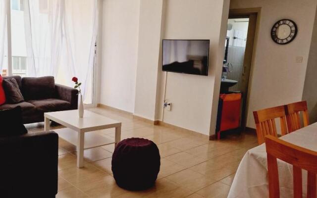 Sea view one bed apartment with pool in Peyia B7