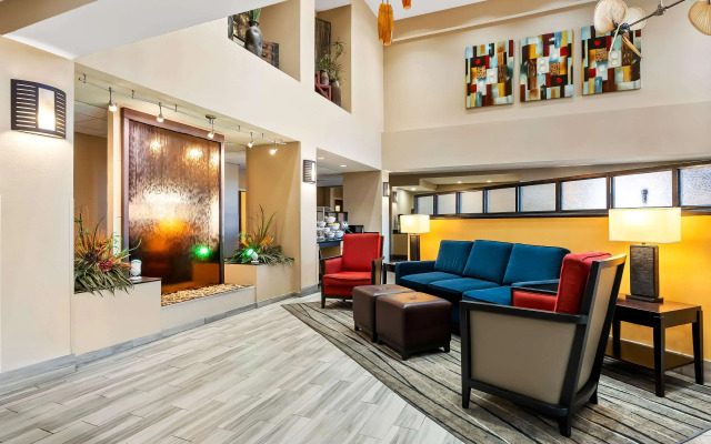 Comfort Suites